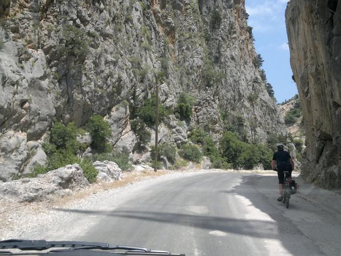 Top Motorcycle Routes to Capture Scenic Coastal Views
