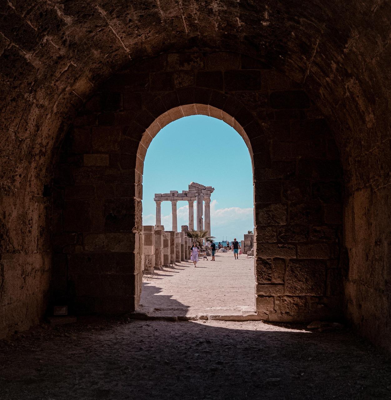 Where to Eat and Stay Near Antalya's Historic Sites