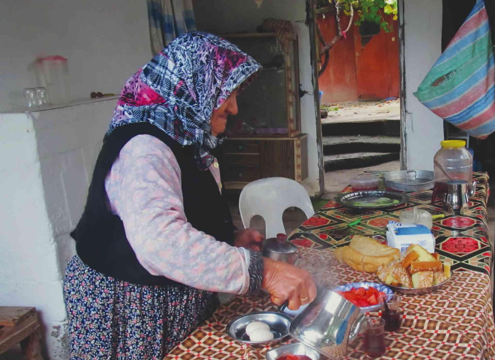 Best Local Spots to Taste Authentic Cuisine on the Ride