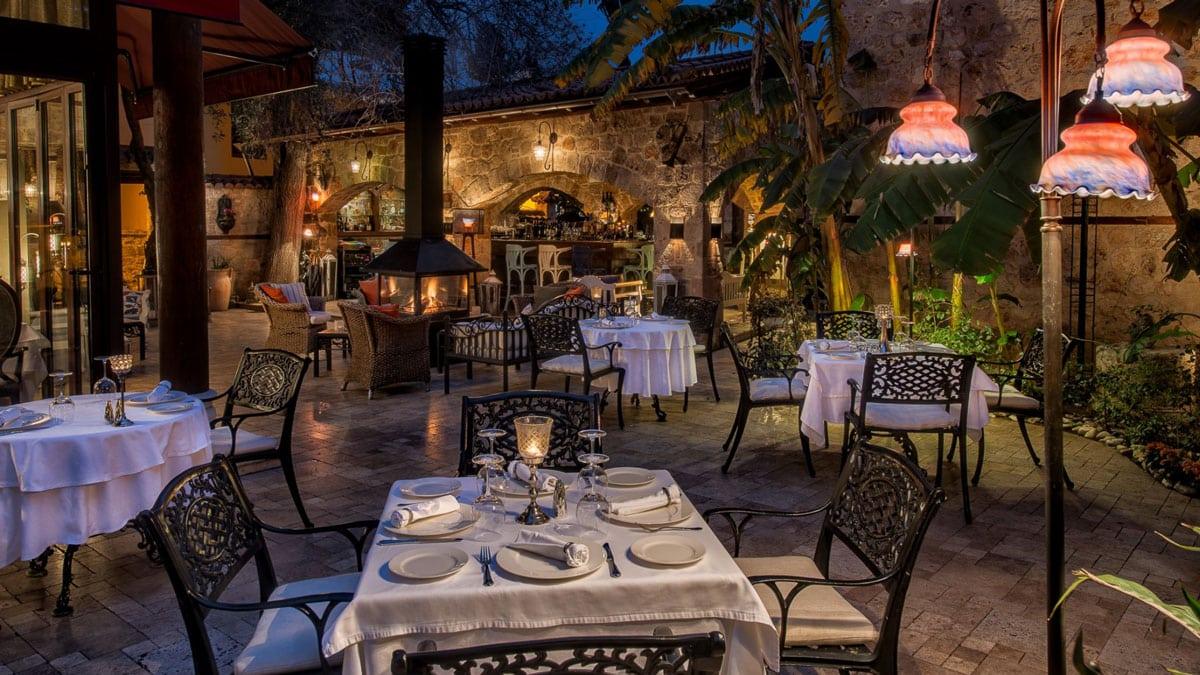 Finding the Best Local Cafes and Rest Stops for Riders in Antalya